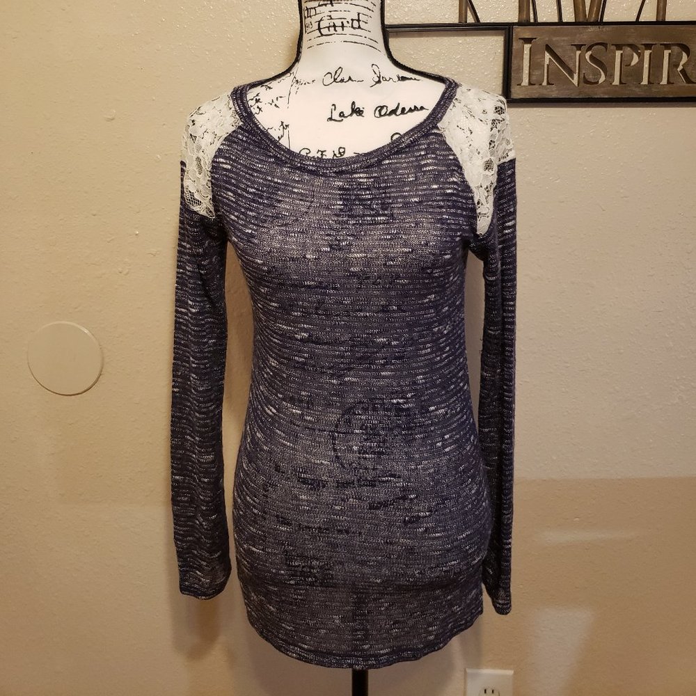 Romeo & Juliet Couture Kint & Lace Top NWT